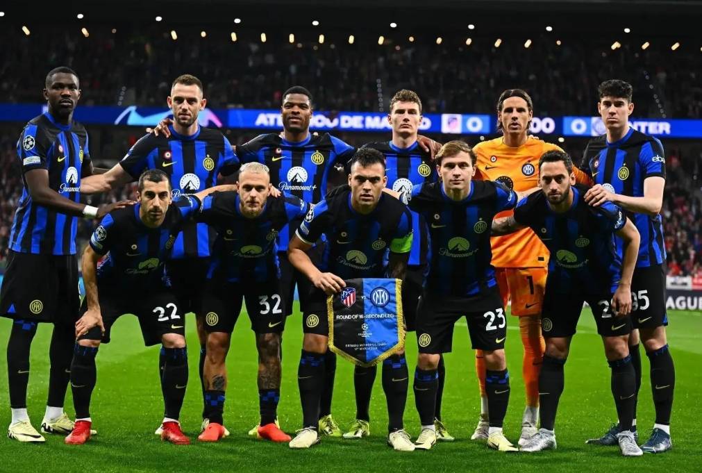 他在接发球 他在接发球