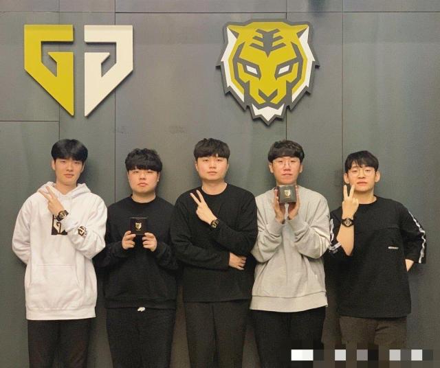 在网球赛场 在网球赛场